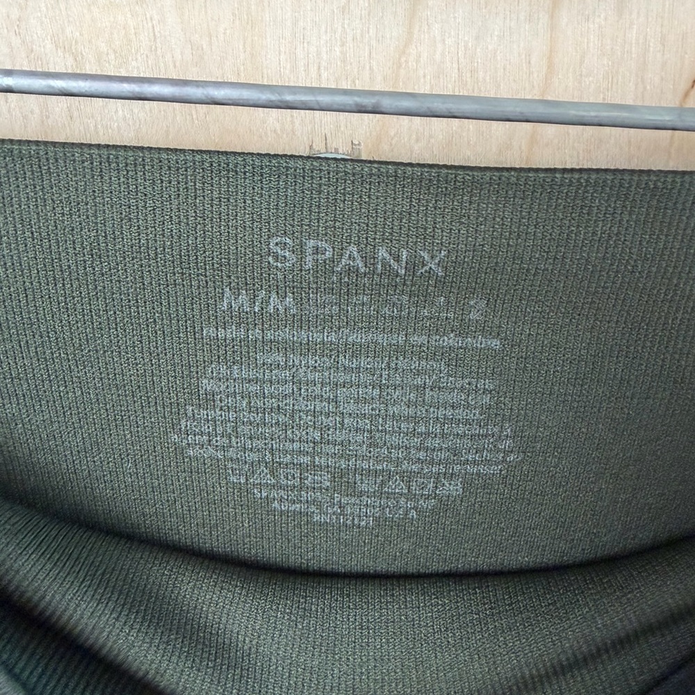 Spanx “Look at Me Now” Seamless Camo Leggings Women’s Medium - Picture 4 of 6